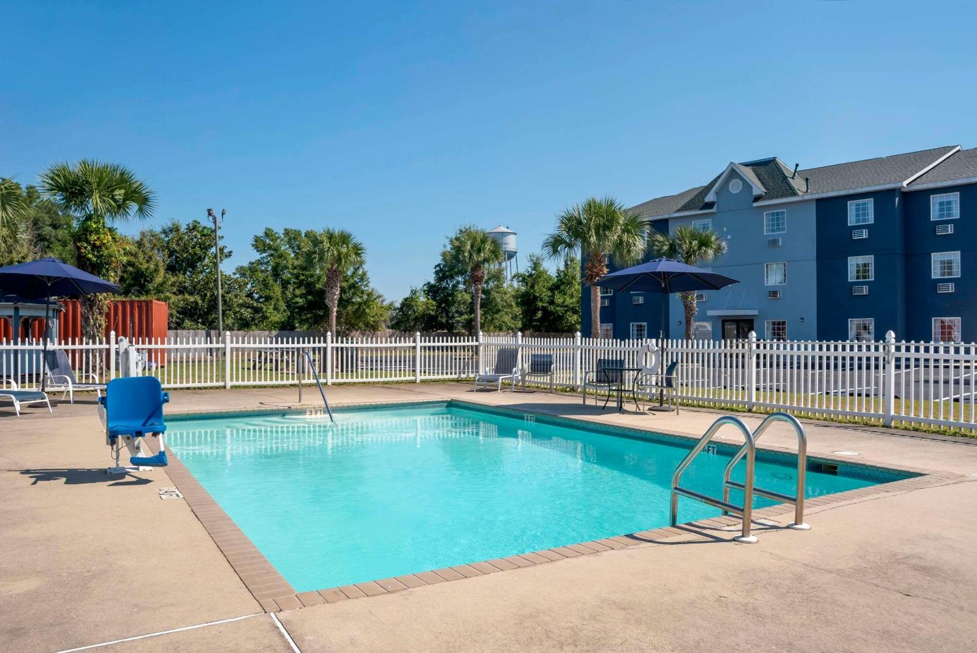Comfort Inn Pensacola Near Nas Corry Station Beach Haven Exterior photo